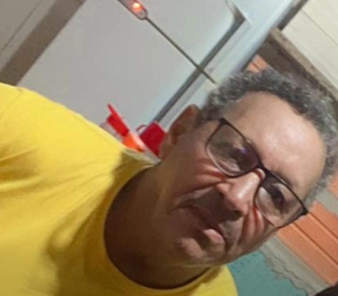 homem de 65 anos, identificado como Antônio Carlos Domingos.