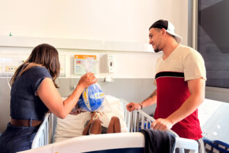 Fundo Social entrega kits de brinquedos a crianças internadas no HU de São Bernardo