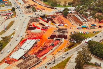 Nova etapa de obra da Ponte Ribeirão dos Couros interdita parte da Avenida 31 de maio, em São Bernardo.