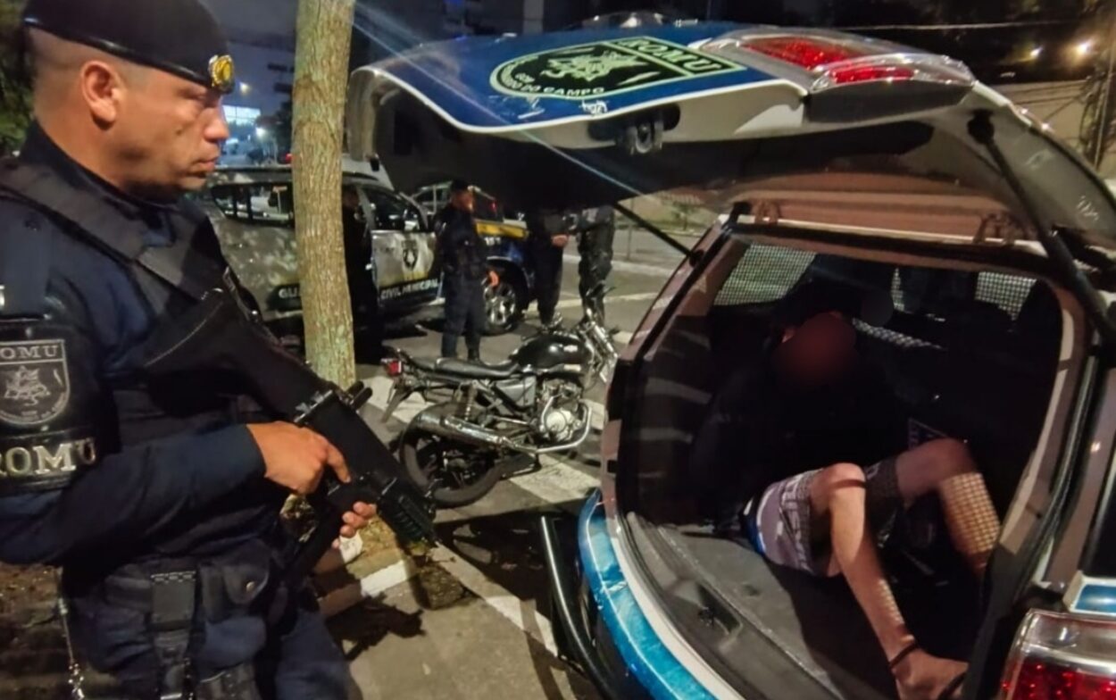 Motociclistas que fingiam ser entregadores de aplicativo são presos pela Romu por tráfico em SBC