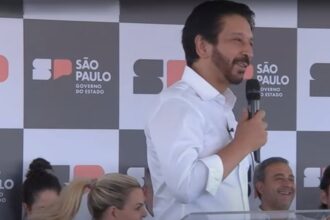 Nunes brinca com peso de prefeito de Ribeirão Pires e sugere "presente de Natal" injetável