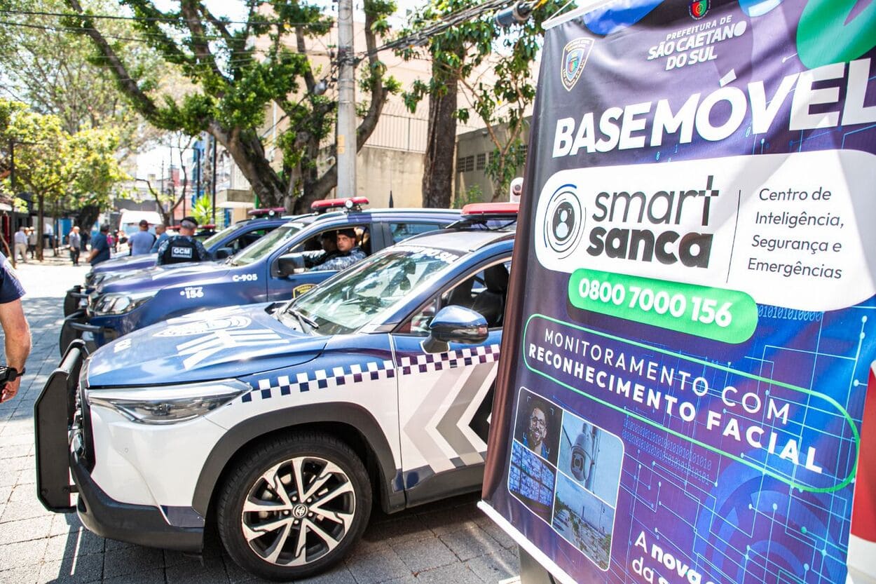 Rondas foram intensificadas em pontos estratégicos, com efetivo ampliado e atuação por meio de viaturas, motos e patrulhamento a pé