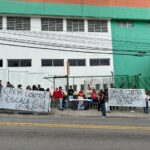 Movimento Luta de Classes e Unidade Popular realizam ato contra a 6x1 em frente ao supermercado Joanin  em SBC