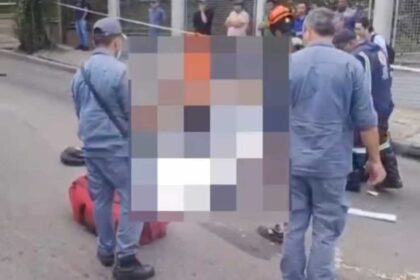 Jovem de 22 anos morre e outro fica ferido em colisão entre moto e caminhão na av. Piraporinha