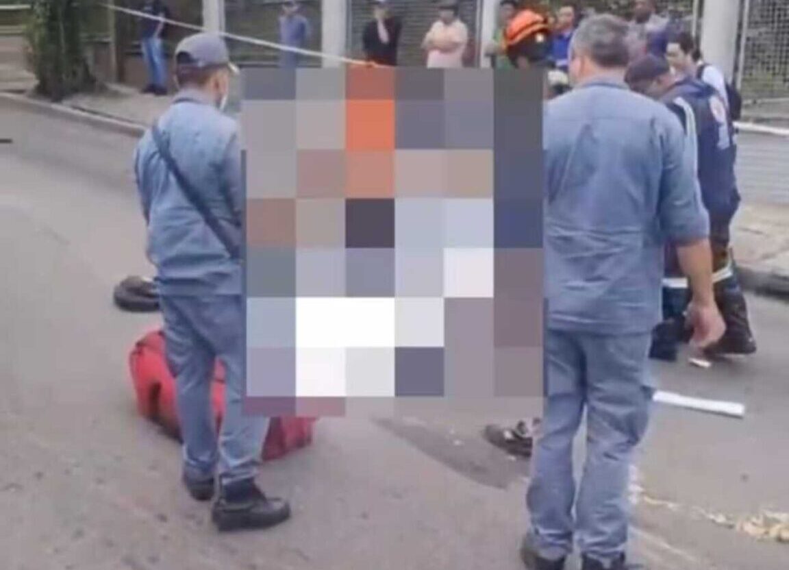 Jovem de 22 anos morre e outro fica ferido em colisão entre moto e caminhão na av. Piraporinha