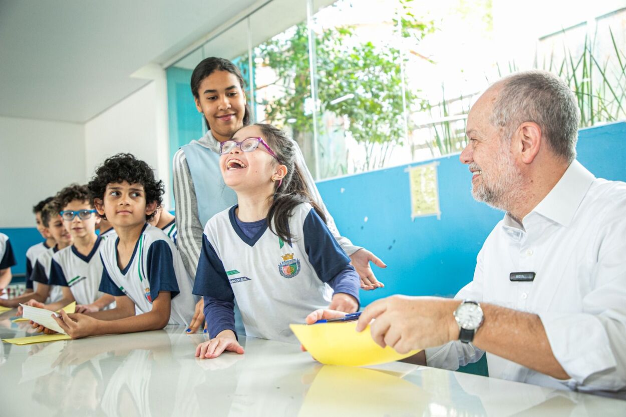 Tite Campanella envia à Câmara projeto que garante abono de até R$ 1.100 a educadores