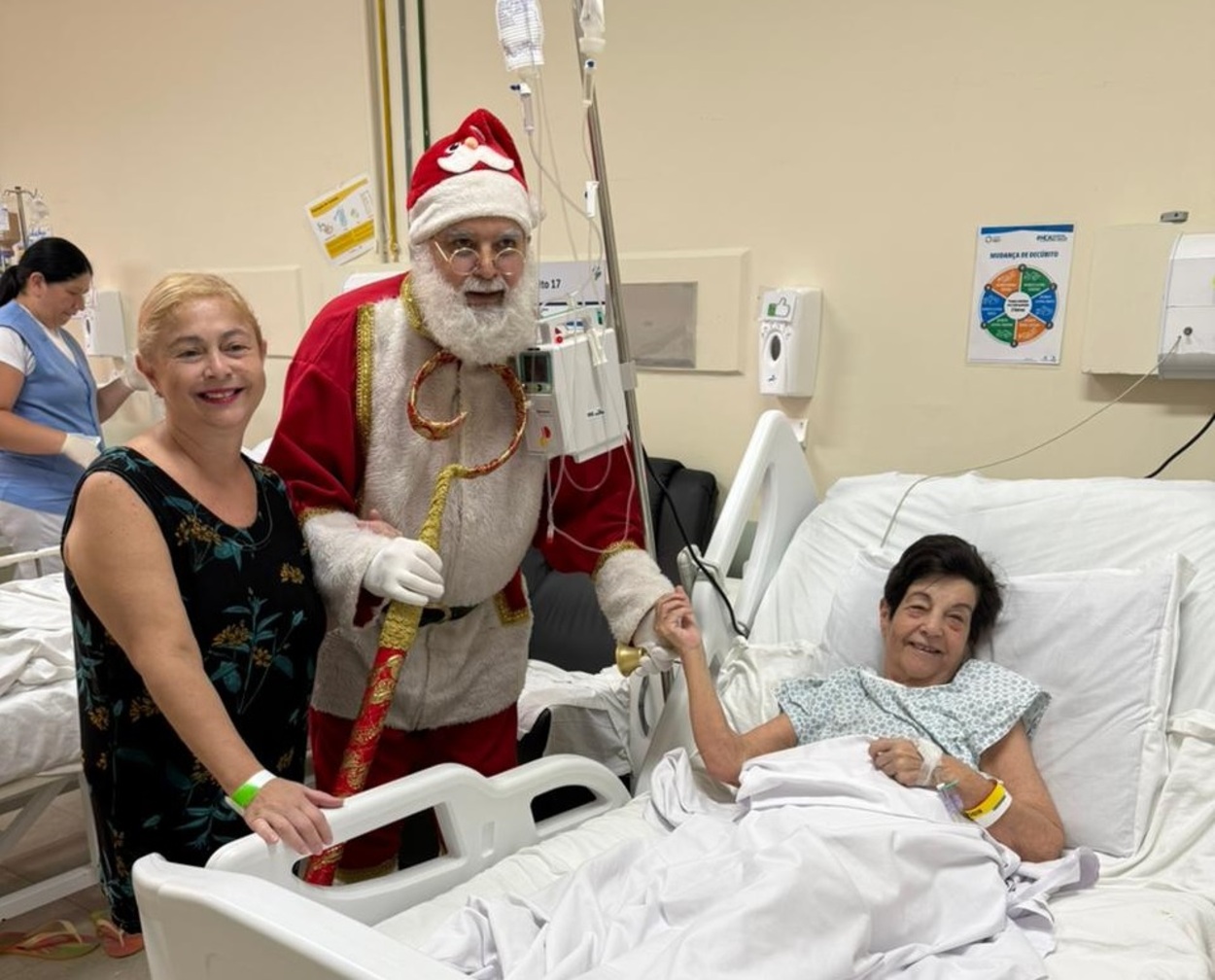 Papai Noel leva acolhimento e emoção ao Hospital de Câncer Padre Anchieta