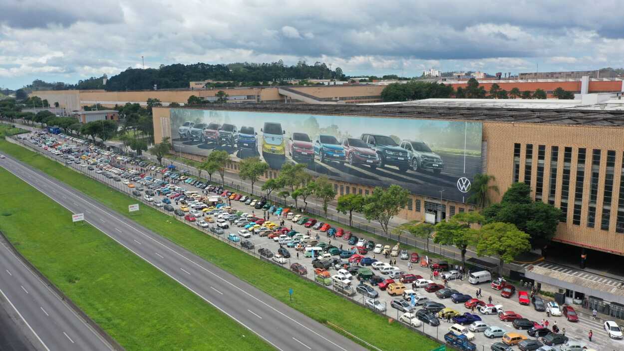 5º Encontro da Solidariedade do ABC une paixão automobilística e ação social no pátio da Volks