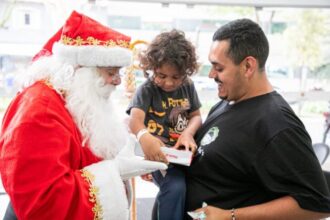 Papai Noel e palhaço alegram crianças no Complexo Hospitalar de São Caetano