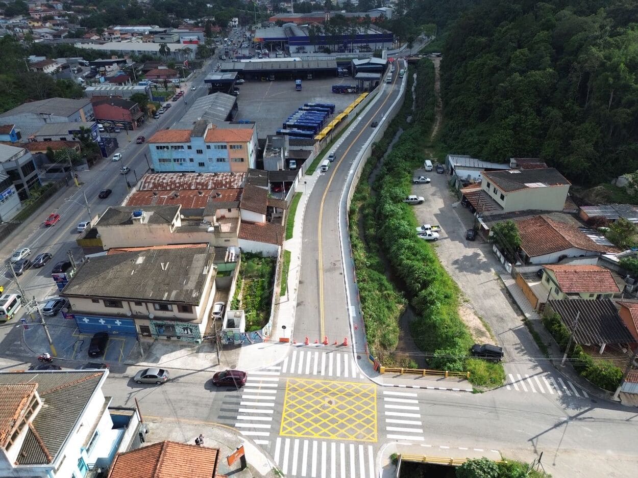 Intervenção concluída entre as ruas Santinho Gianasi e Nazareno Romaldini integra obra de R$ 8,8 milhões e amplia a mobilidade urbana em Ribeirão Pires