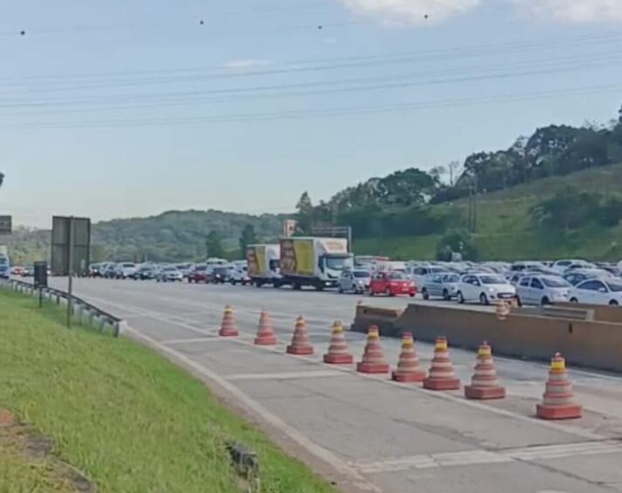 Descida para o Litoral registra congestionamentos no Sistema Anchieta-Imigrantes