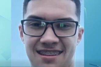 André dos Santos Teodoro estava com amigos quando foi alvo de disparos efetuados por dupla em uma moto; familiares suspeitam de execução