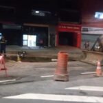Fluxo de veículos na Avenida José Fornari, foi prejudicado devido às intervenções necessárias para o reparo emergencial em uma tubulação de alimentação da rede.