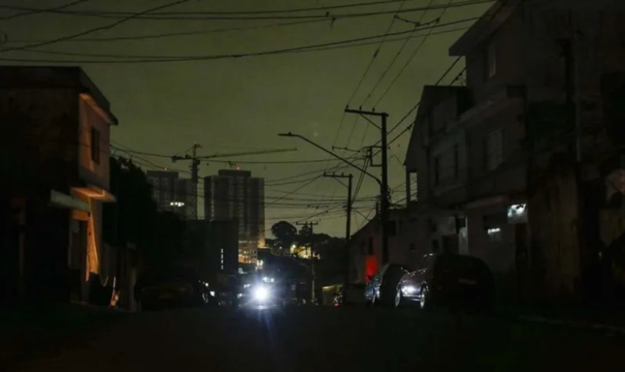 Região do ABCD soma 86 mil imóveis no escuro dois dias após ciclone