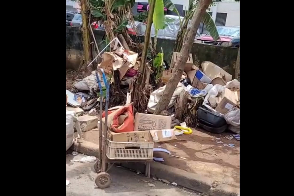 lixo na rua Sante Battistini