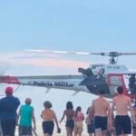 Helicóptero Águia da PM resgata turistas de Diadema em risco de afogamento em Mongaguá