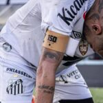 "A 1ª a vez que meu mental se esgotou", diz Neymar após permanência do Santos na Série A. Foto: Divulgação/Santos FC  