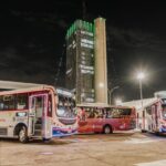 Ônibus temáticos levam população gratuitamente ao Natal Iluminado do Paço Municipal de São Bernardo