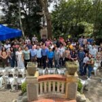 Entre os presentes, representantes de cinco comissões de feirantes que colaboram com o município na reorganização das feiras livres