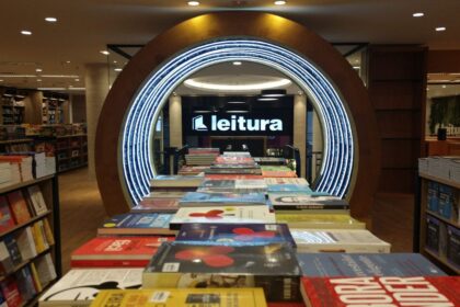 Volta às Aulas 2026 ganha linguagem jovem na nova campanha da Livraria Leitura