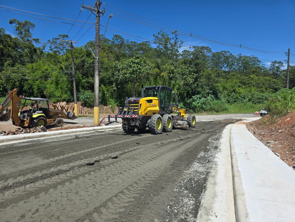 Nova alça de acesso no bairro Santa Luzia em Ribeirão Pires facilita circulação de veículos