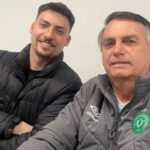 Bolsonaro passa por novo procedimento de urgência para conter soluços; filho Renan relata tensão