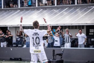 Neymar Jr. chora e desabafa Após Goleada de 3 a 0 no Cruzeiro, que garantiu a permanência do Santos na Série A: "Meu mental foi a zero"