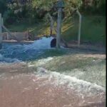 Em São Bernardo, vazamento de água mobiliza equipes da Sabesp no Jardim Silvina