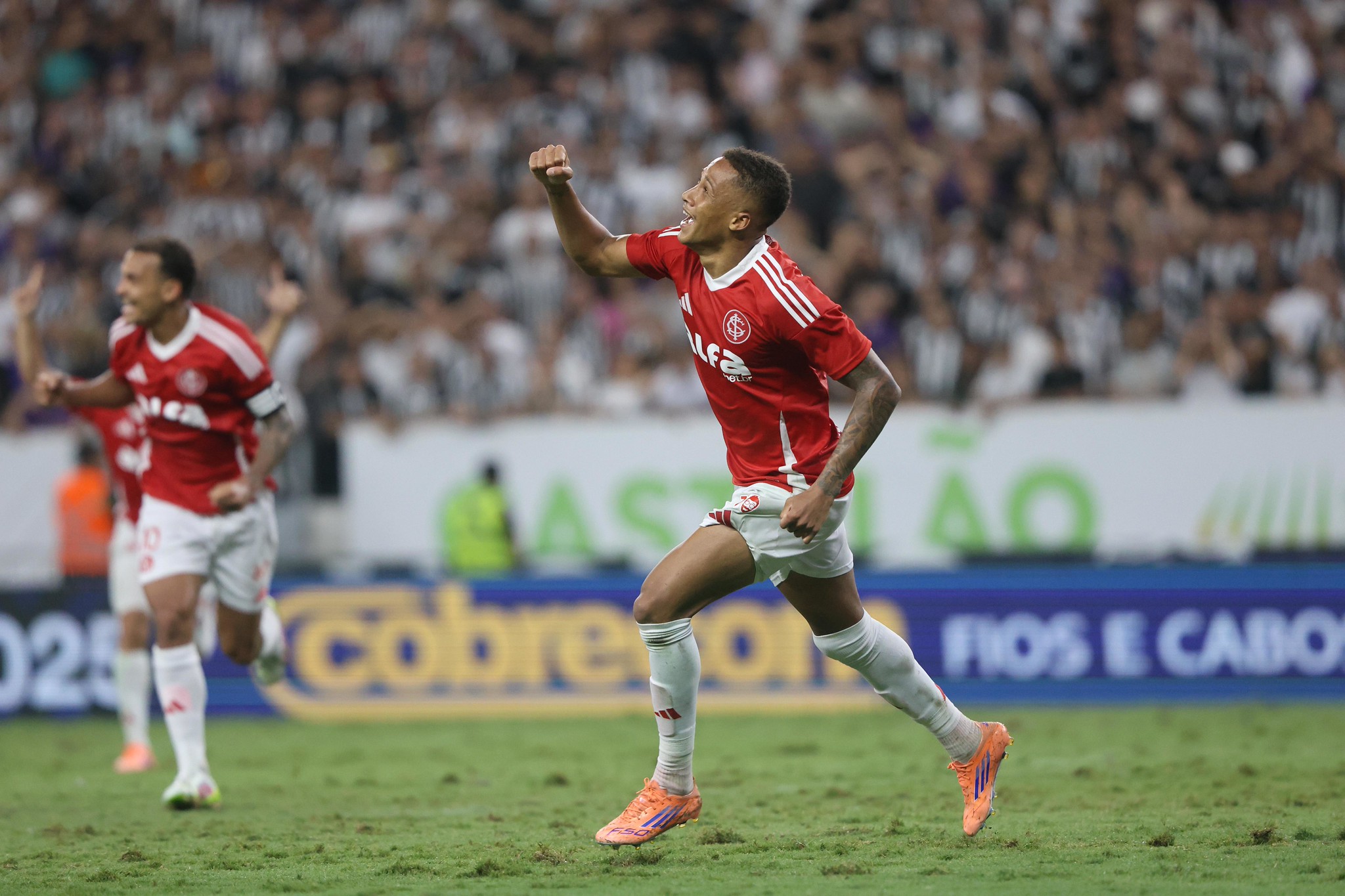 Santos  - Internacional - Vitinho