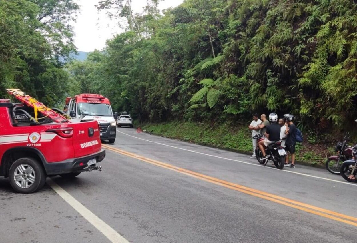 Colisão envolvendo duas motocicletas e um automóvel ocorreu nesta quinta-feira (1º) em Ubatuba