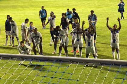 Sob chuva e com apoio da torcida, Água Santa vira sobre o Linense e estreia com vitória em casa
