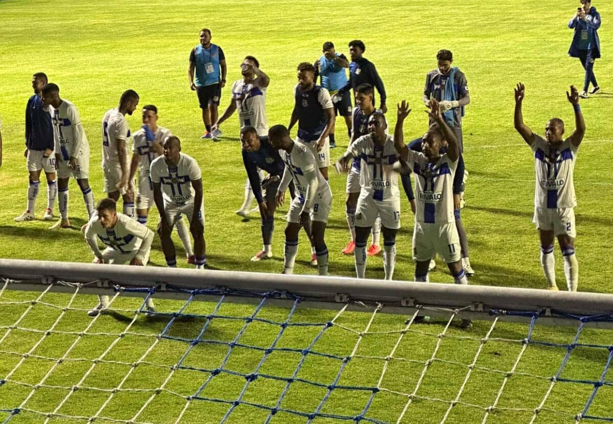 Sob chuva e com apoio da torcida, Água Santa vira sobre o Linense e estreia com vitória em casa
