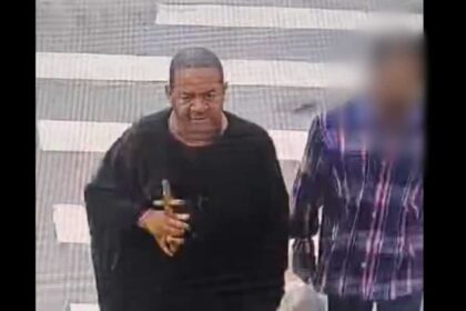 Câmeras de reconhecimento facial do COI flagraram foragido andando por vias da Vila Pires vestido de padre para disfarçar