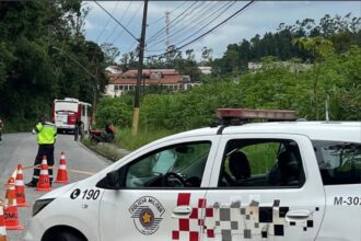 Motociclista de 38 anos morre após colidir contra poste em Ribeirão Pires