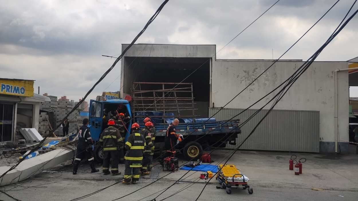 Acidente ocorreu no cruzamento das avenidas Baipendi e Brasília, no bairro Campanário, nesta segunda-feira
