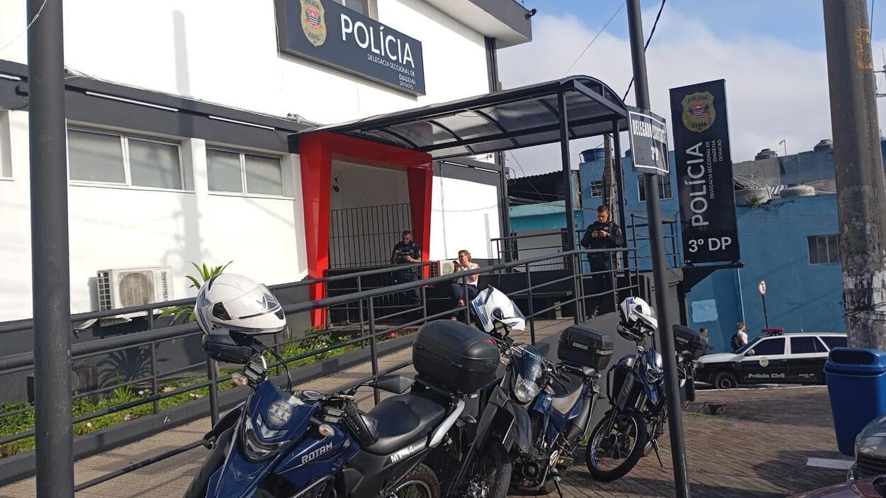 Jovem que teve testa tatuada com "Eu sou ladrão e vacilão" é preso por tentar furtar UBS em Diadema