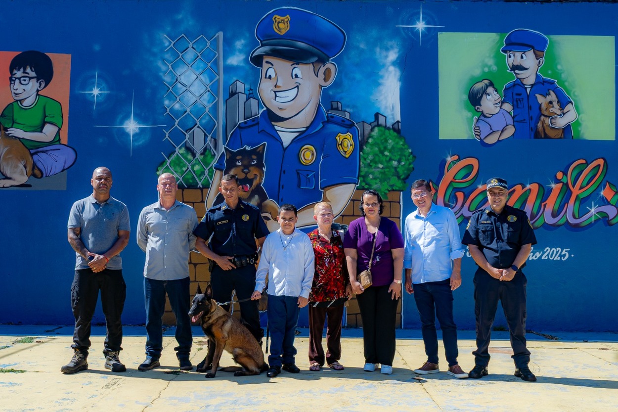 Criança de 10 anos realiza sonho e conhece Canil da GCM ao lado do prefeito de Diadema.