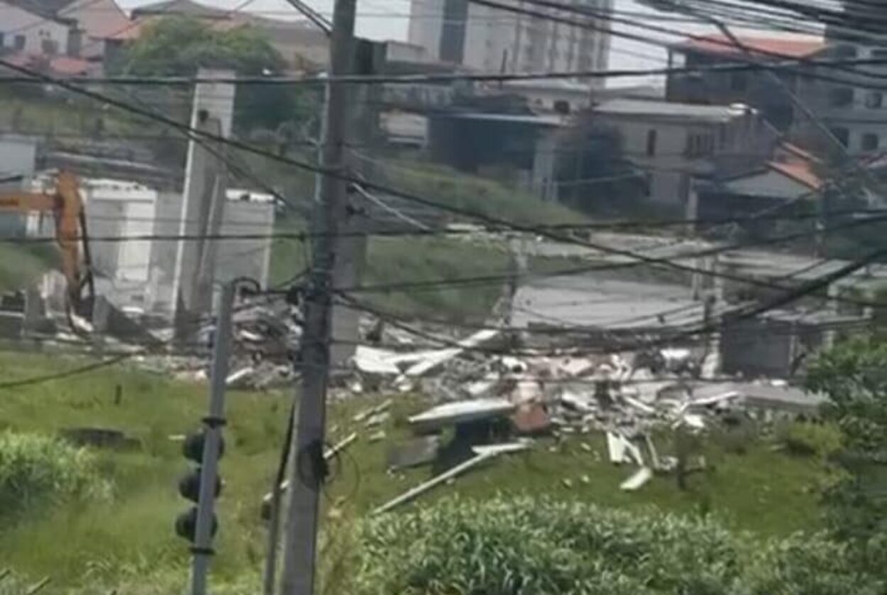 Antiga fábrica da Rolls-Royce é totalmente demolida em São Bernardo