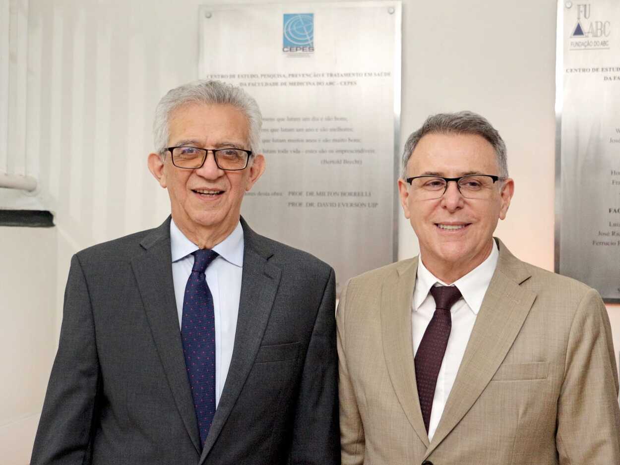 Aldemir Soares e Ricardo Carajeleascow tomam posse na Fundação do ABC