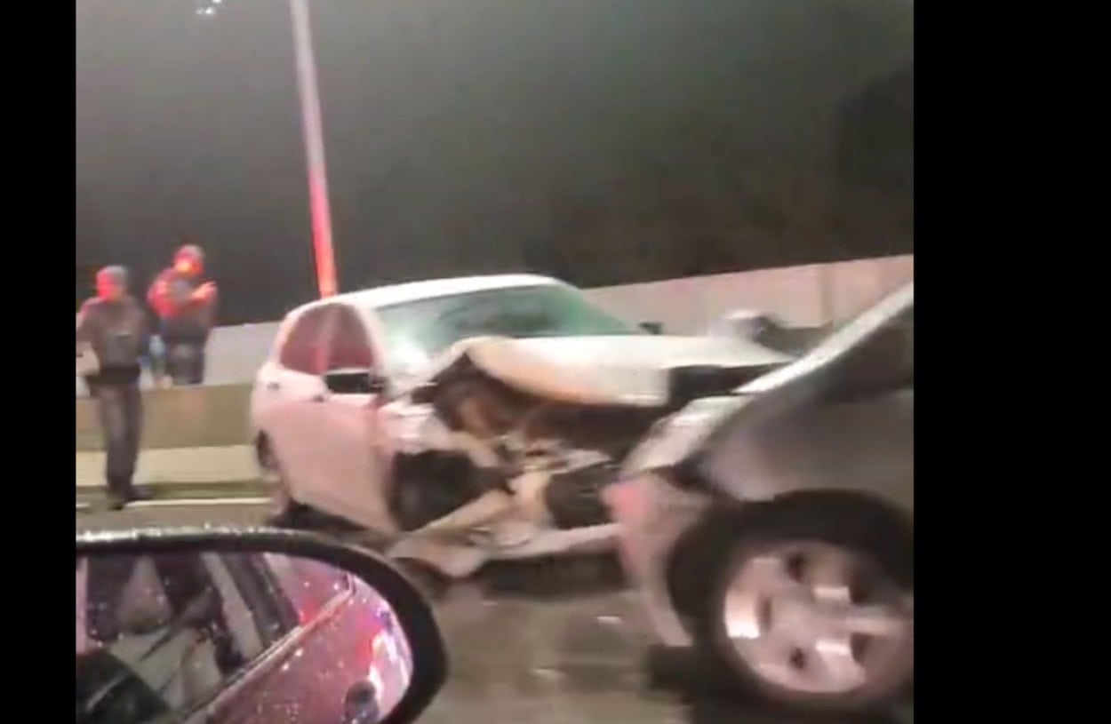 Acidente complica trânsito na alça de acesso à Via Anchieta em São Bernardo