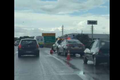 Acidente entre carro e moto deixa um ferido na Via Anchieta