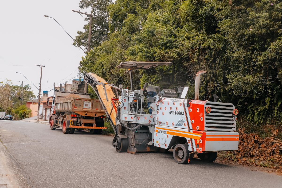 Prefeitura de São Bernardo autoriza ordem de serviço para recapeamento de vias na região do Riacho Grande