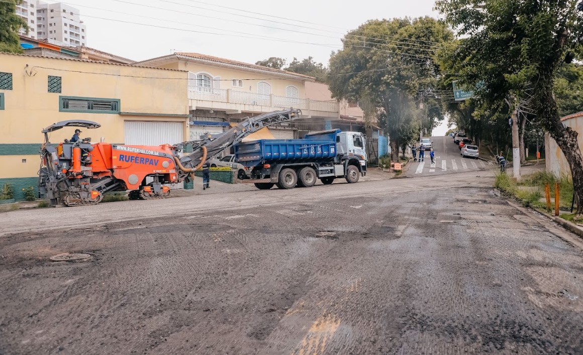 Programa Minha Rua Nova inicia obras de recapeamento na Av. Humberto de Alencar Castelo Branco e via do Santa Terezinha