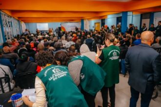 Prefeitura de São Bernardo inicia processo de regularização fundiária no Tatetos em reunião com 250 moradores