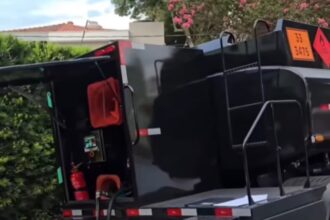 Força-tarefa flagra caminhão abastecendo frota no meio da rua em São Bernardo. Foto: Reprodução/TV São Bernardo