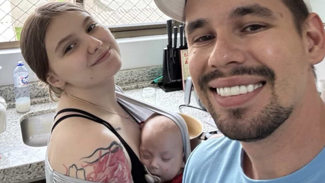 Isabel Veloso com o filho Arthur, de 11 meses, e o marido Lucas Barbas - Foto: Reprodução/Instagram 