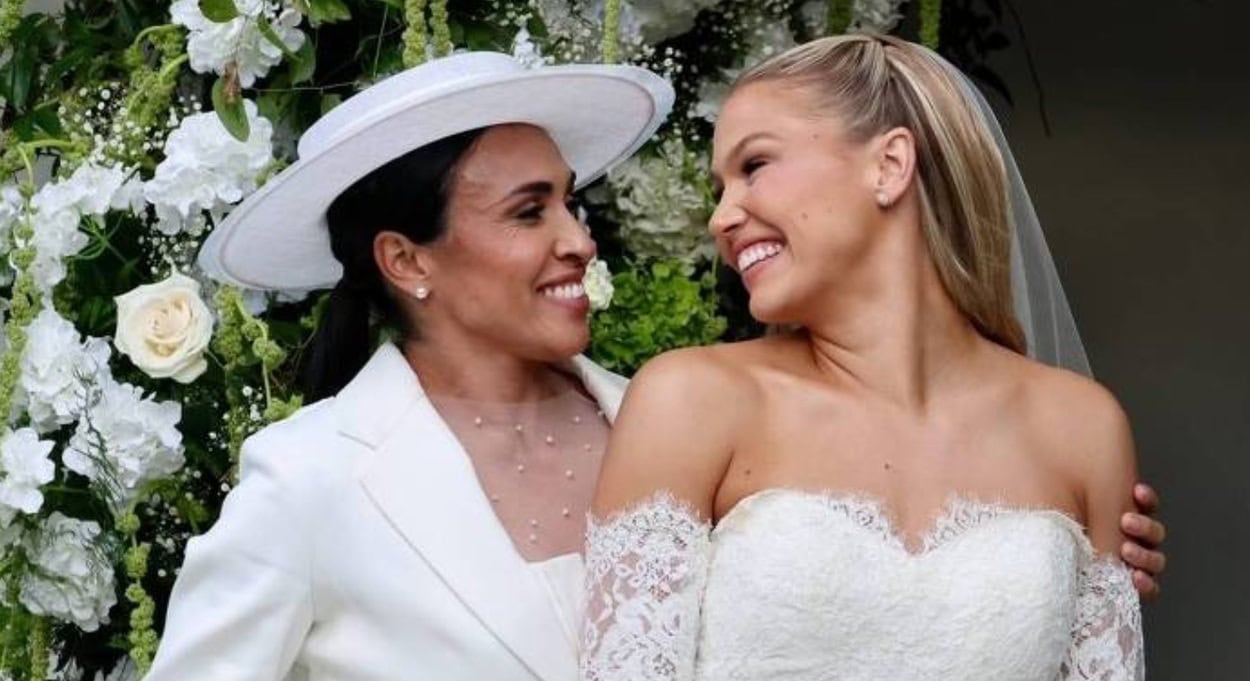 Jogadora Marta e Carrie Lawrence oficializam união em cerimônia nos Estados Unidos