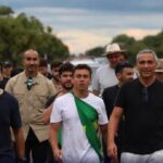 Nikolas Ferreira segue caminhada de 200 km rumo a Brasília em defesa da liberdade
