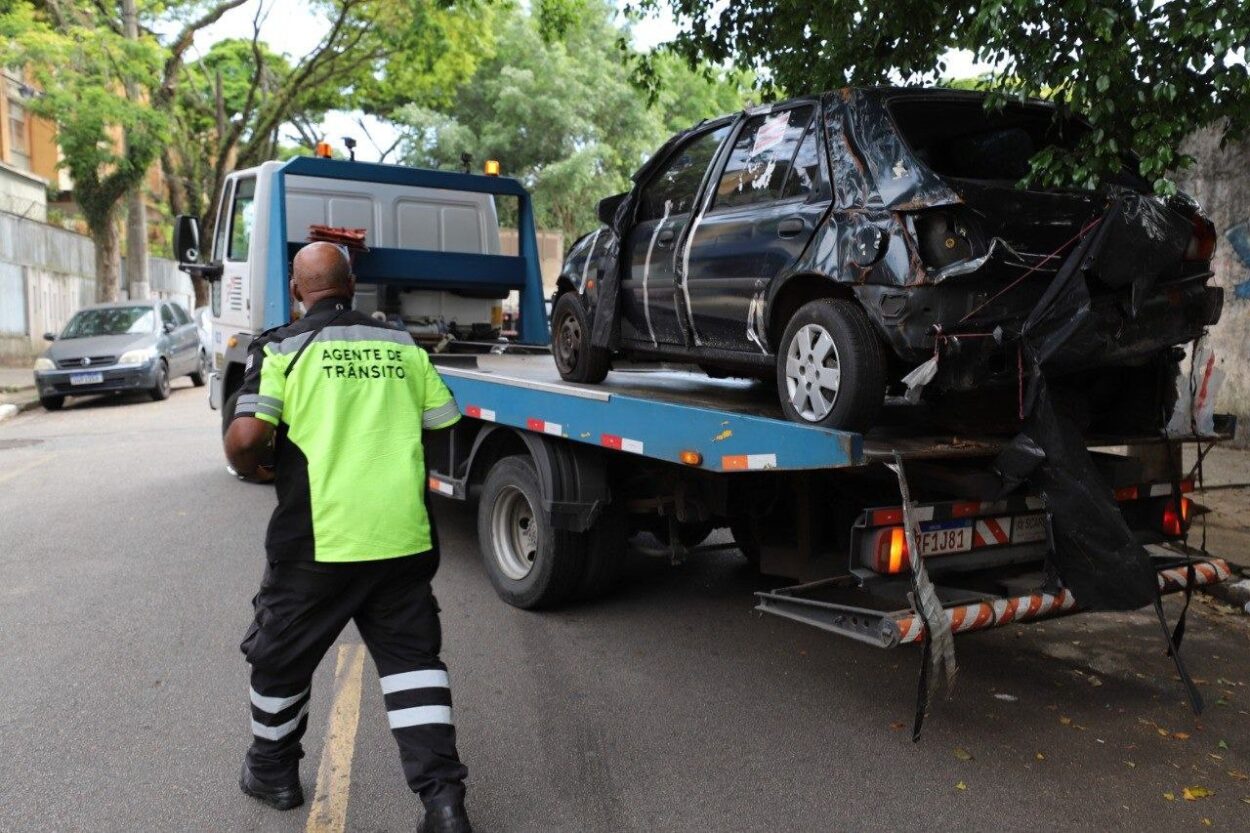 Diadema notifica 2.050 proprietários de veículos abandonados nas vias