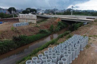 Obras do viaduto estaiado avançam para nova fase com início da drenagem e preparação das estruturas
